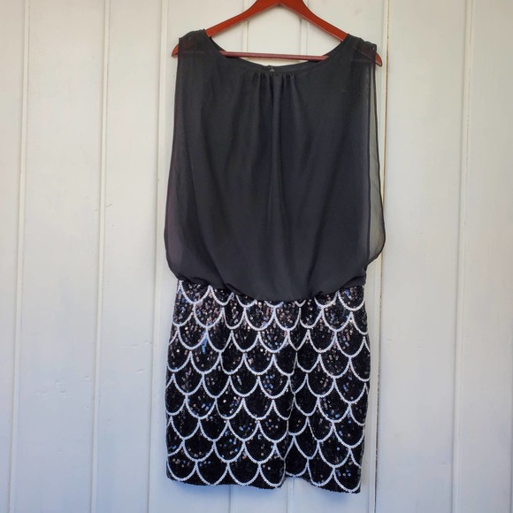 Scarlett Nite Dresses & Skirts - Scarlett Nite Size 6 Sleeveless Flowy Black/White Sequin Fish Scale Mini Dress